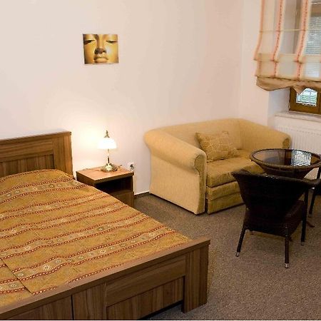 Hotel Satyam Brno Bagian luar foto
